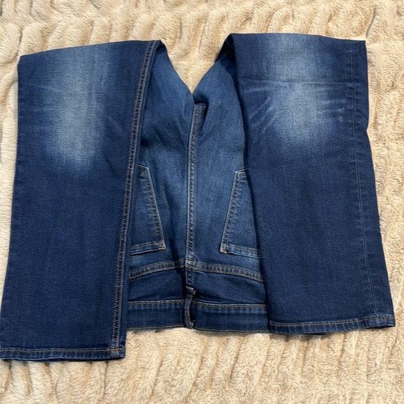 Non distressed jeans - Picture 2 of 4